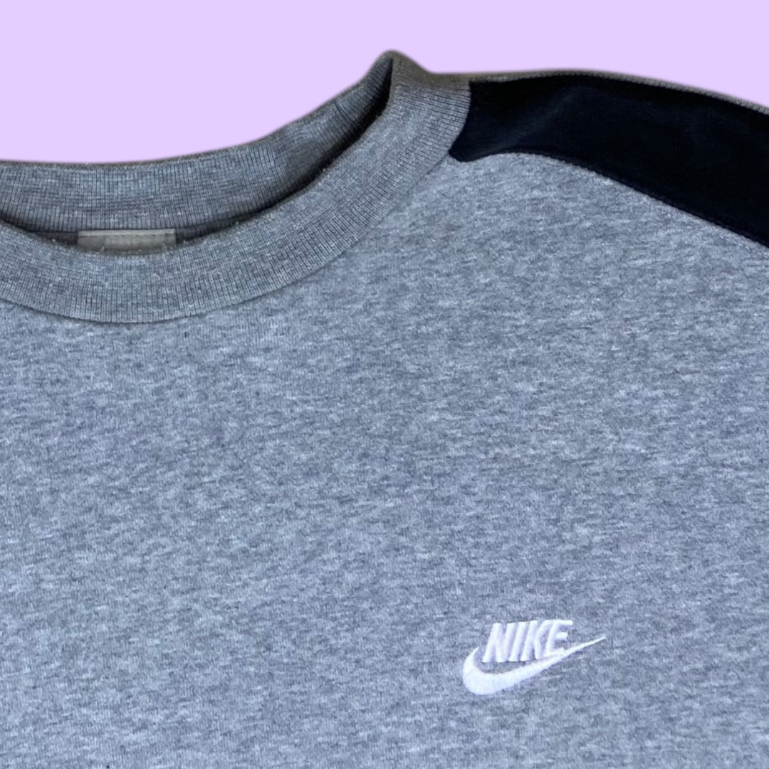 Vintage Nike sweater - L