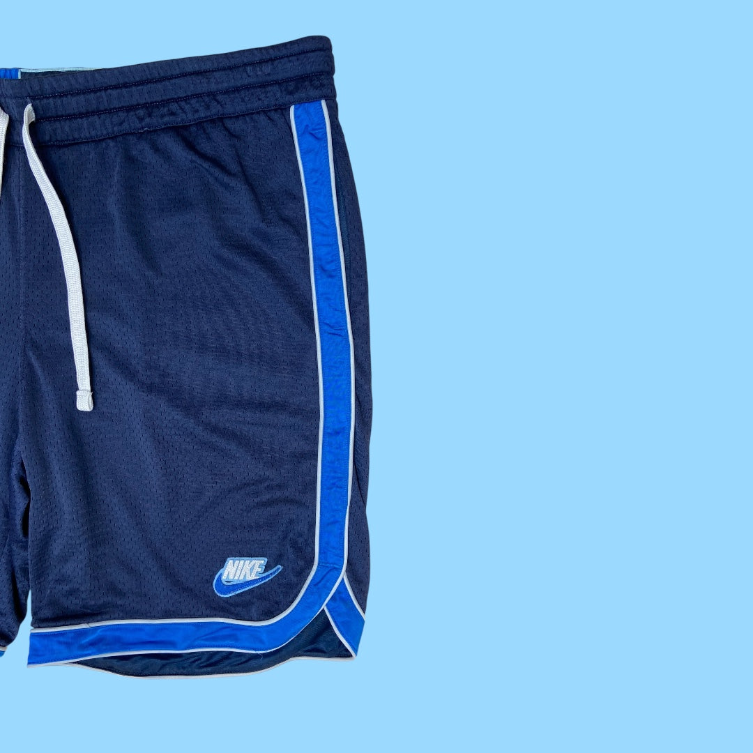 Vintage Nike shorts - L